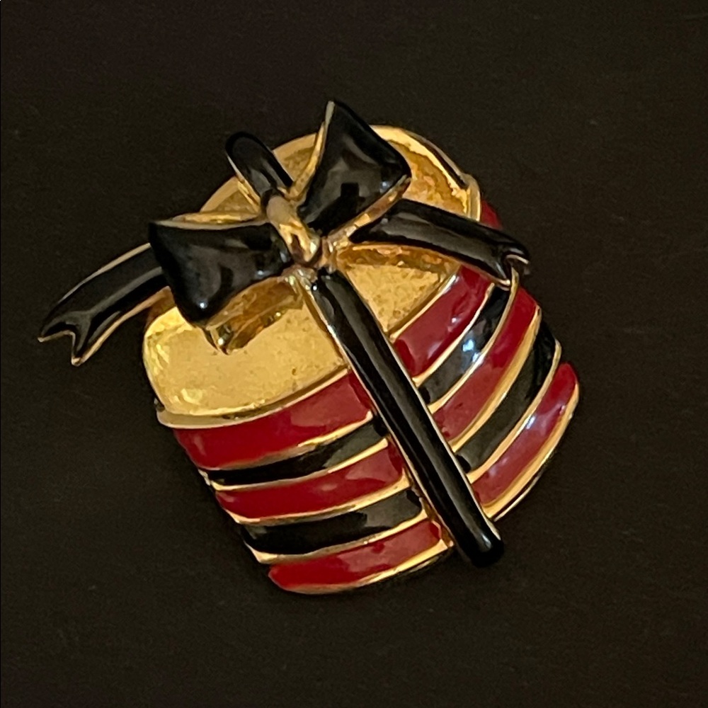 *RARE* Vintage Ugo Correani Enamel Gift Box Bow Brooch